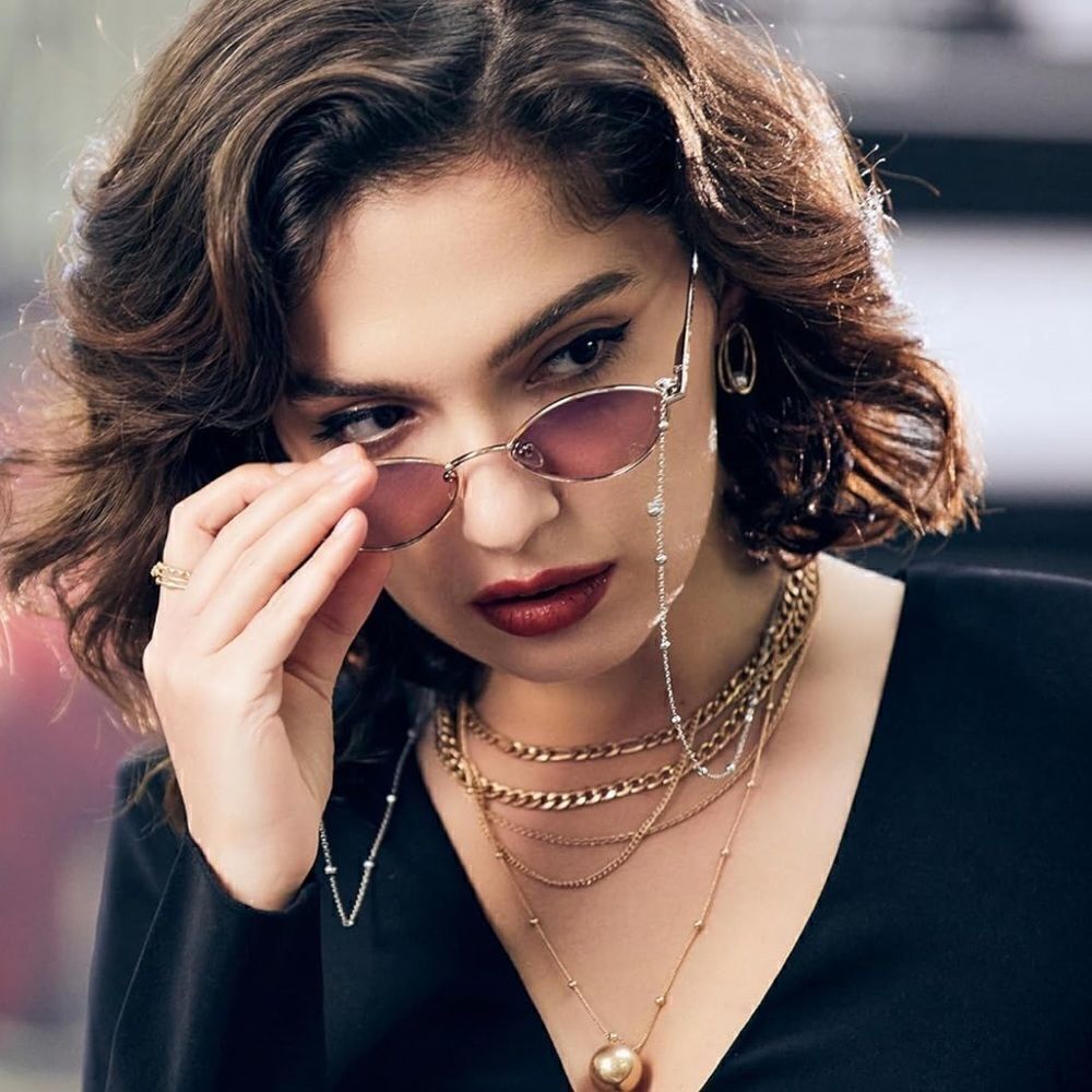 Small Frame Retro Sunnies with Chain Purple Lens